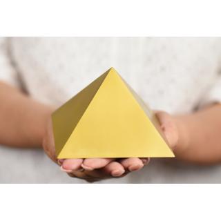 Titanová pyramida 10x10cm “zlatá”